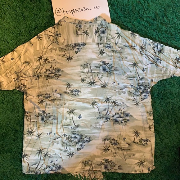 Tommy Bahama Floral Button down - Picture 4 of 4